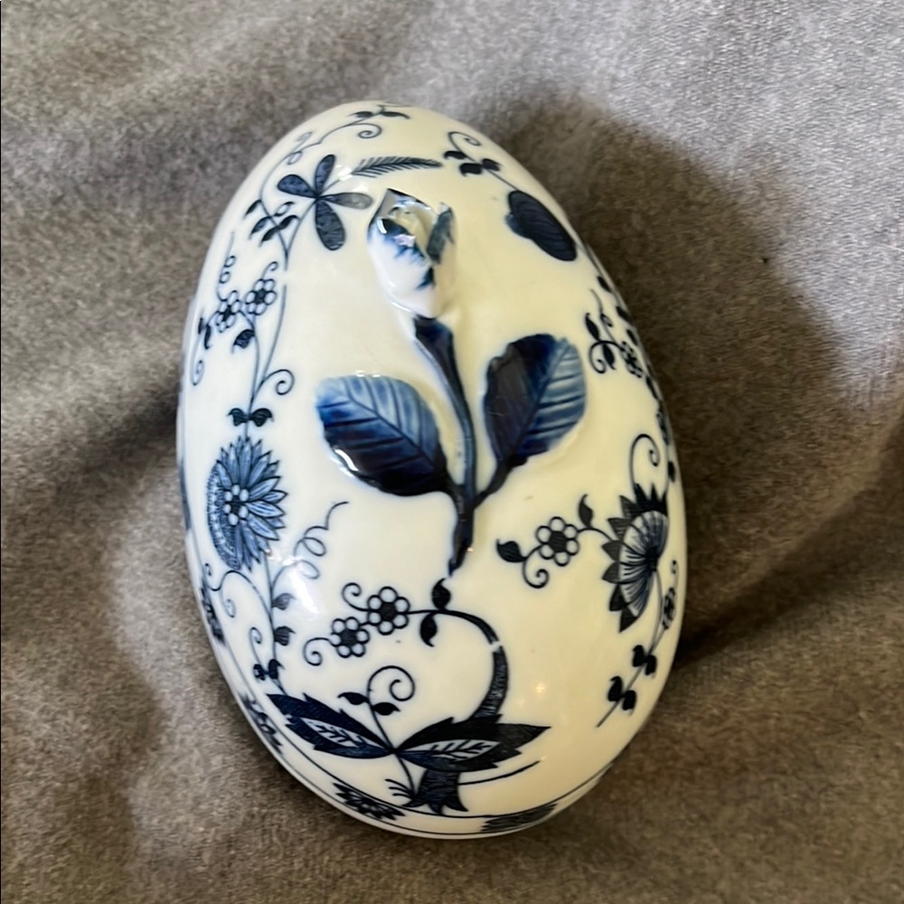 Vienna Woods Blue & White Fine China Oval Trinket Box